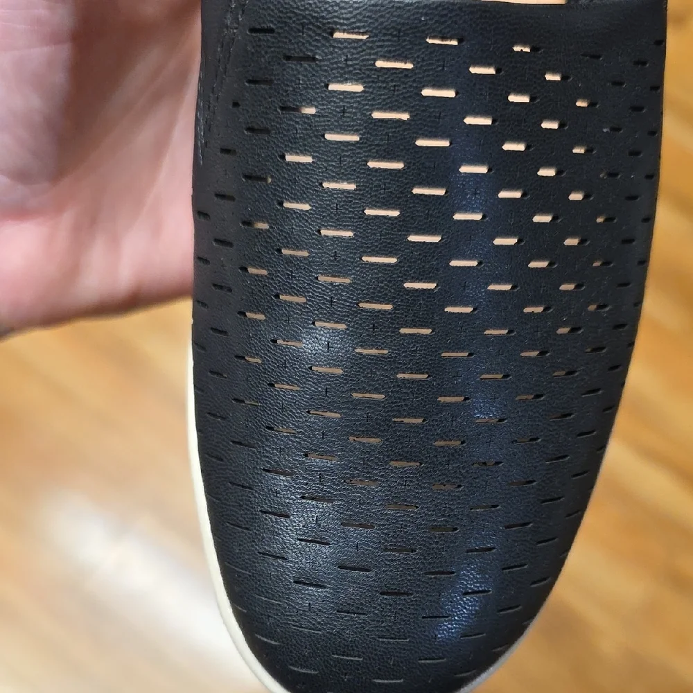 NEW Baretraps Viccia Black Round Closed Toe Perforated Slip-On Shoe Size 9
